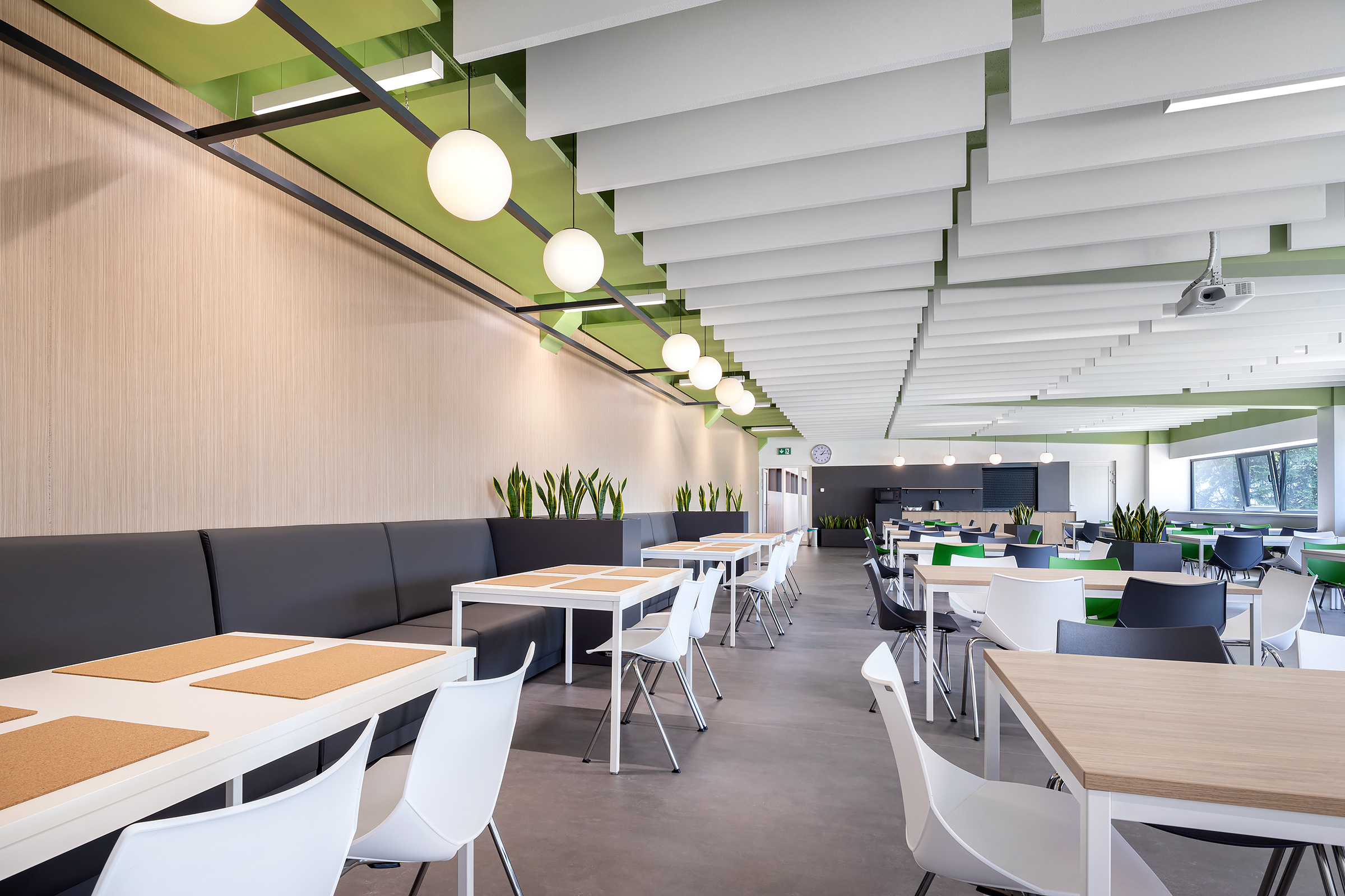 Ściana z teksturą drewna.